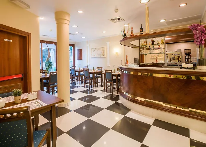 Western Grand Victor Hugo 4*