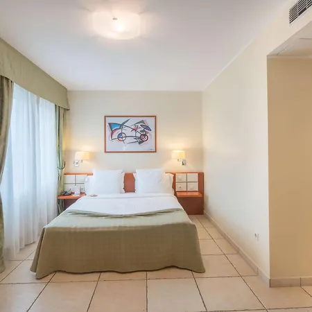 Hotel Western Grand Victor Hugo 4*