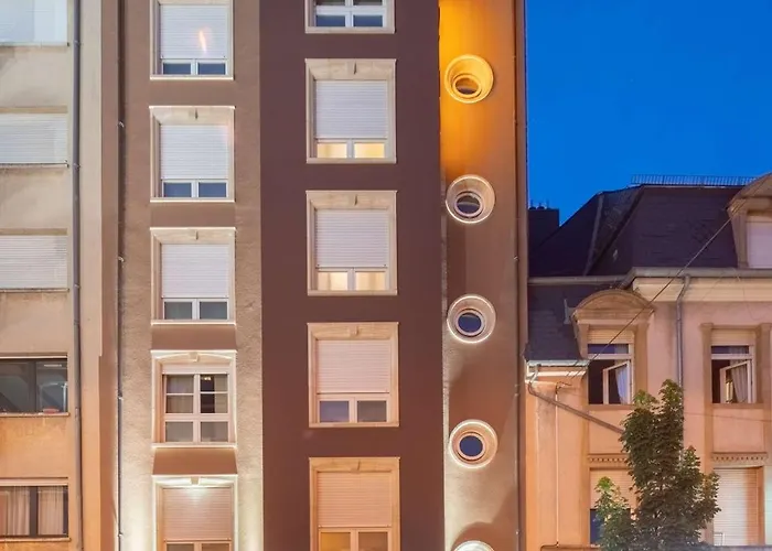 Western Grand Victor Hugo 4*