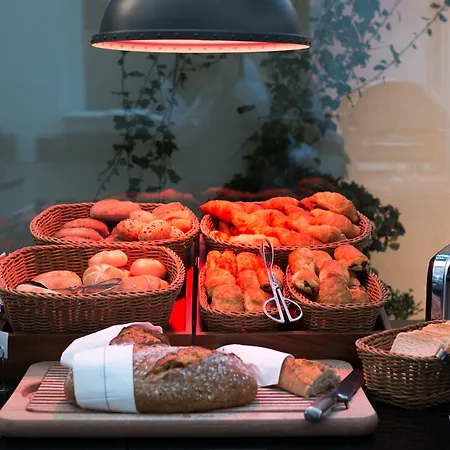 Western Grand Victor Hugo 4*